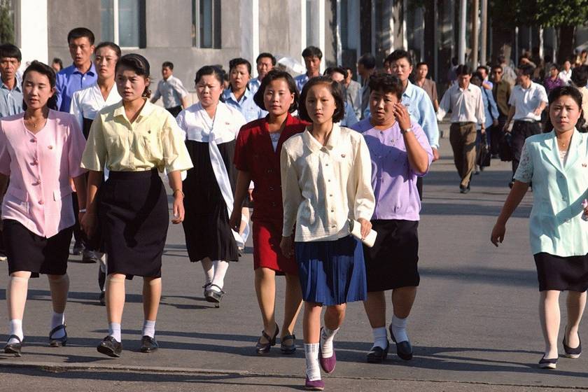 Melyik ruhadarab tilos a nőknek Észak-Koreában? 8 kérdés a világ országainak öltözködési szabályairól
