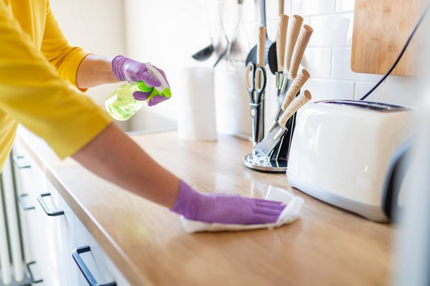 A mikró ajtaja is igazi bacitelep - 4 tárgy a konyhában, amit különösen fontos tisztítani