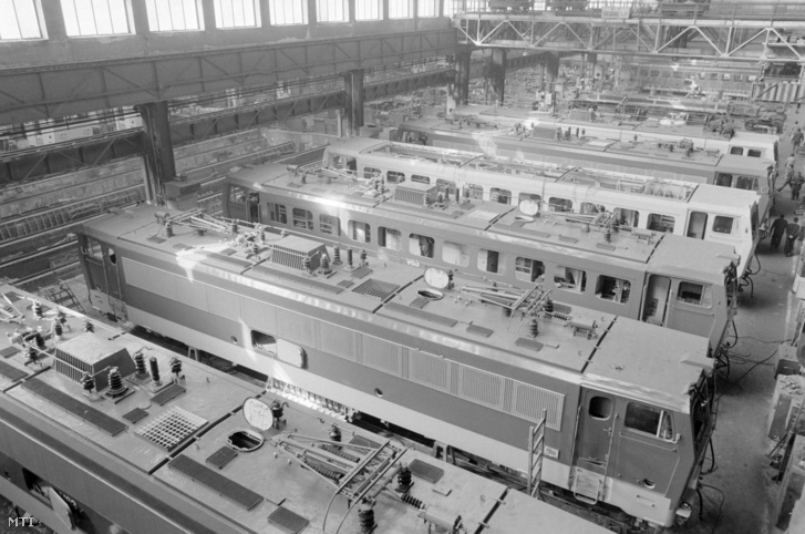 A Gigantok sorozatgyártása a Ganz-MÁVAG-ban 1985-ben