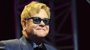 Több mint 7 milliárd forintnak megfelelő összegért keltek el Elton John relikviái
