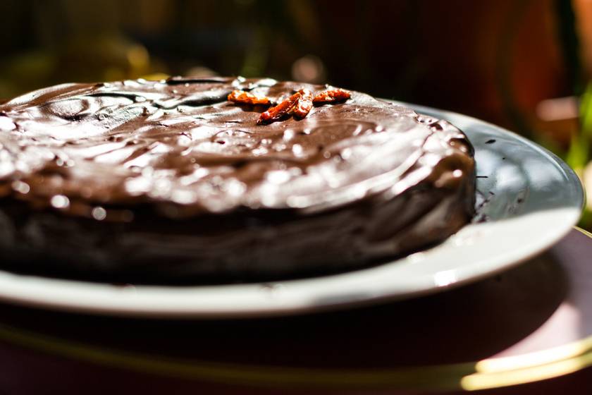 Habkönnyű csokitorta kis chilivel bolondítva: az erős fűszer jól emeli ki az ízeit