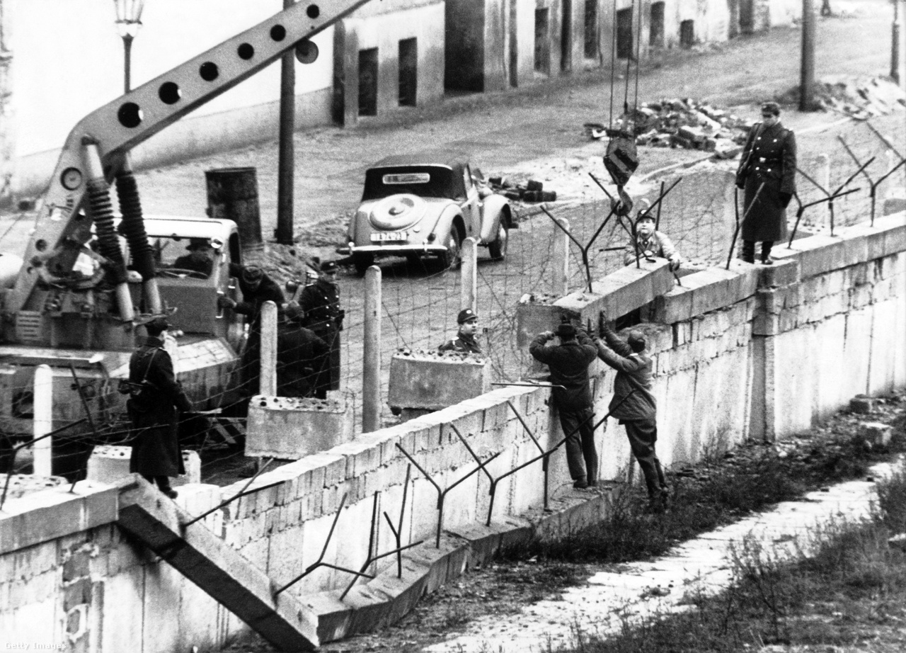 Berlin, Németország, 1961. A berlini fal építése