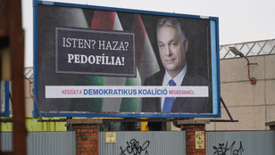 Orbán arcképével indított pedofilozó plakátkampányt a DK