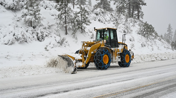 Hóvihar miatt utakat és síközpontokat zártak le az Egyesült Államokban
