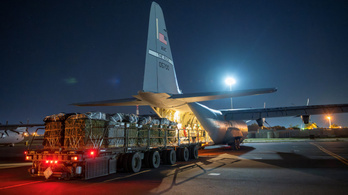 Az Egyesült Államok megkezdte légi úton az élelmiszer-szállítást a Gázai övezetbe