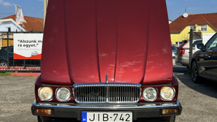 Nem hiszel a szemednek, olyan ez a Budapesten fotózott Jaguar XJ Daimler 4.0 (1991) - Jaguar XJ Daimler 4.0 (1991)