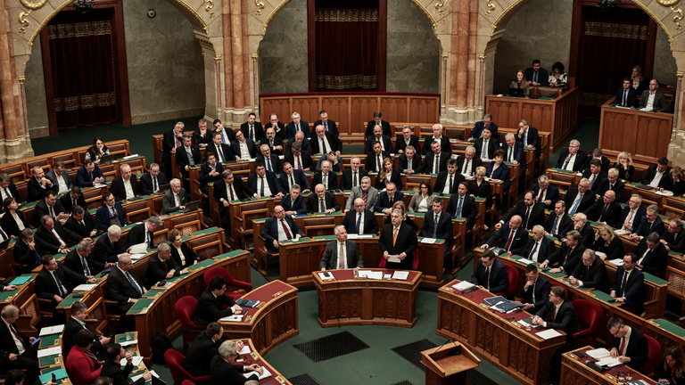 A digitális állampolgárságról vitáznak hétfőn a parlamentben