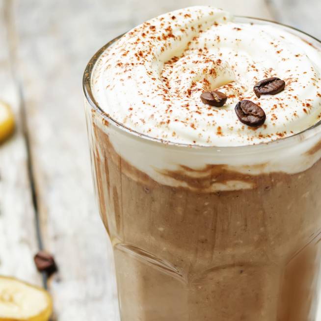 Kávés smoothie sok fehérjével: ettől biztosan felébredsz