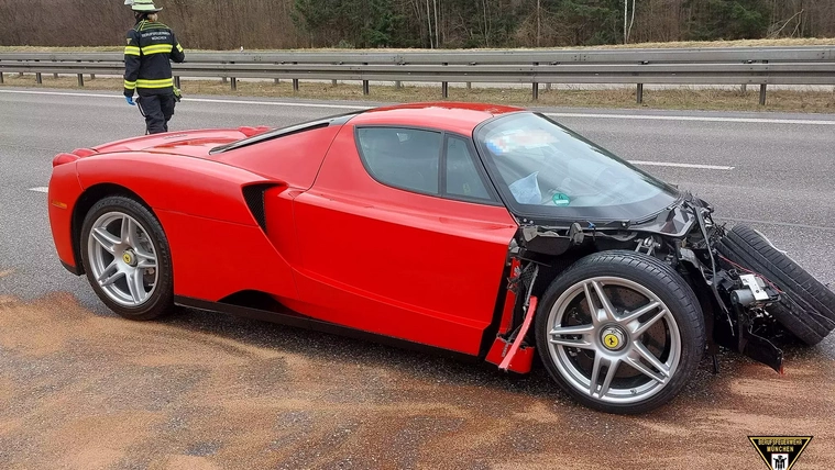 Összetört egy Ferrari Enzo Németországban