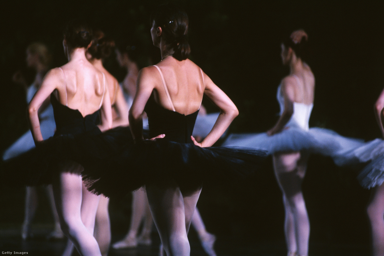 1994. augusztus 19. A Kirov orosz balett táncosai a Hattyúk tava előadása közben