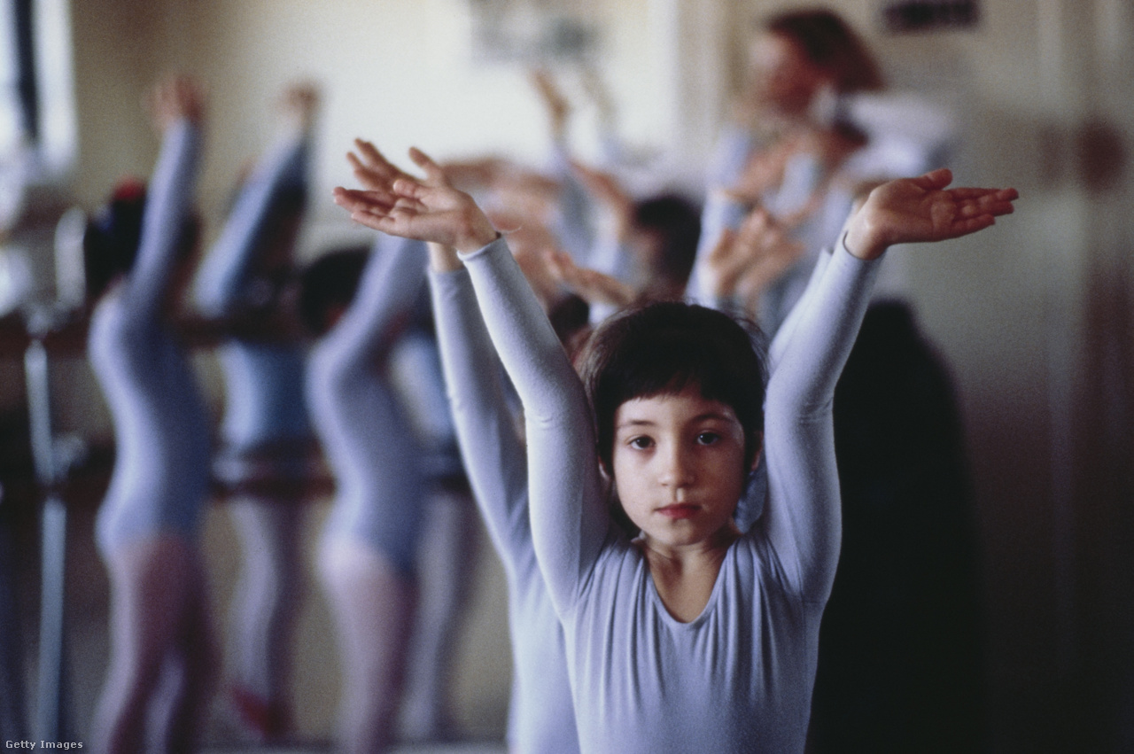 New York, Egyesült Államok, 1990. február. Balettórák a brooklyni Brighton Beachen, vagy másnéven "Kis Odessza" városrészben 