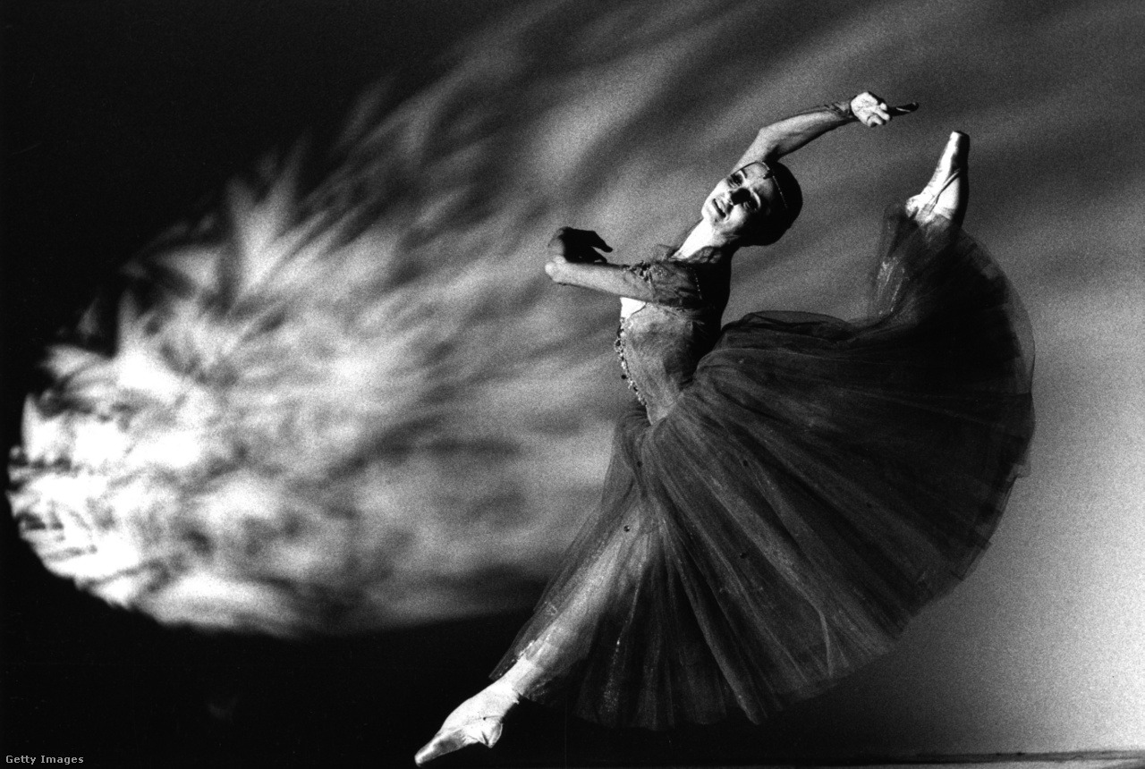 Róma, Olaszország, 1989. Natalia Bessmertnova a Bolsoj Balett táncosa a "Rómeó és Júlia" című műsorban a Colosseumban