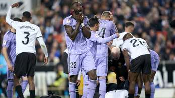 Megműtötték a Valencia horror sérülést szenvedett labdarúgóját Franciaországban