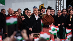 Orbán Viktor nem pihen, mozgósít, az ellenzéknek erőt kell mutatnia