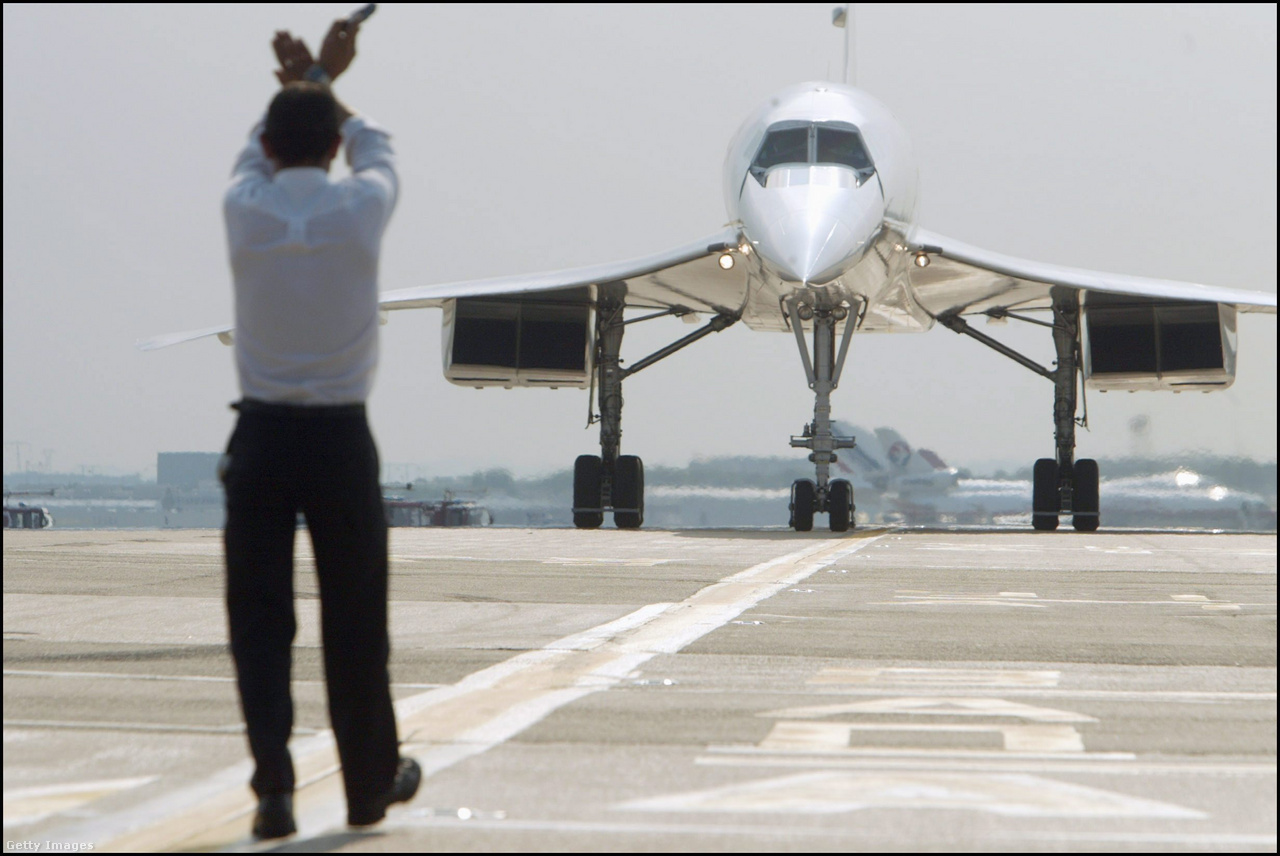 2003. május 31. Az utolsó AF 001-es Concorde járat New Yorkból, mielőtt utoljára a kapuhoz fordulna
