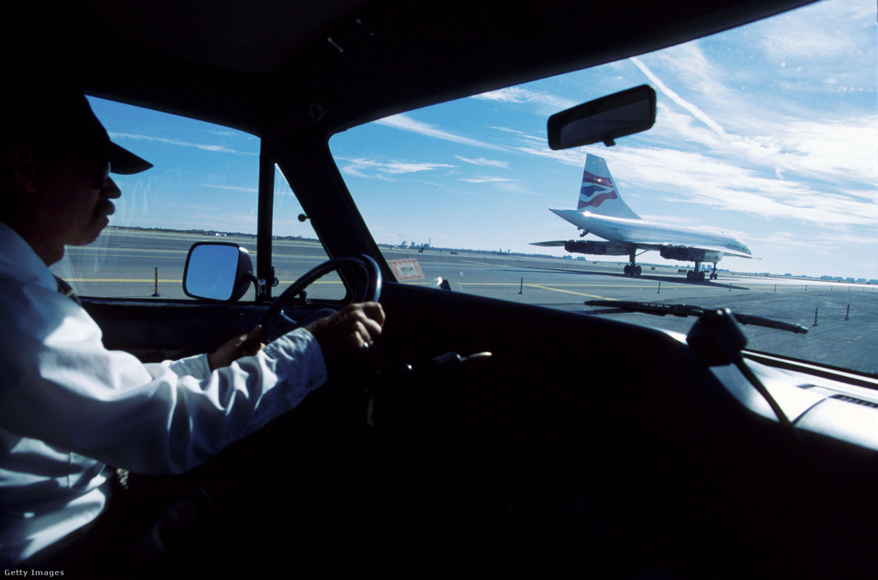 John. F. Kennedy repülőtér, New York, Egyesült Államok, 2000. február. A British Airways egyik Concorde repülőgépe