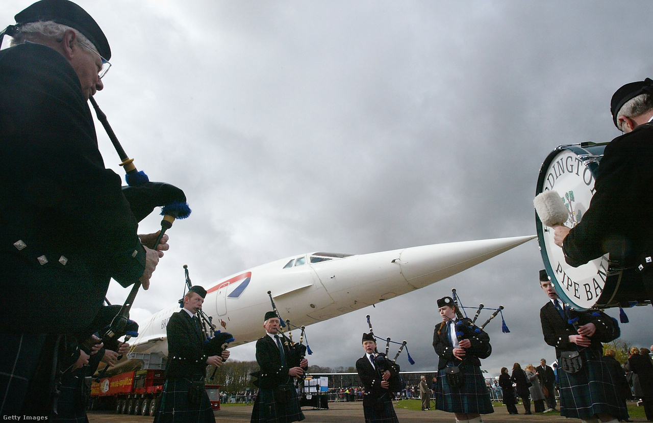 Edinburgh, Skócia, Egyesült Királyság, 2004. április 19. A Concorde megérkezik végső célállomására,  az Edinburgh-i Repülési Múzeum