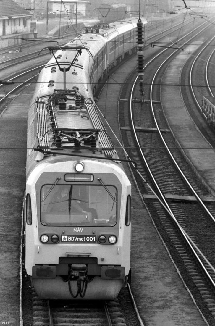 Az első két prototípus BDV motorvonat Rákospalota-Újpest vasútállomáson 1989-ben