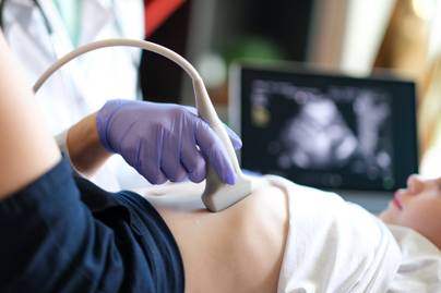 Gyakori hasfájás, székrekedés, hányás: ilyenkor kell hasi ultrahang a gyermekradiológus szerint
