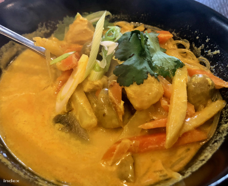 Kókusztejes curry leves