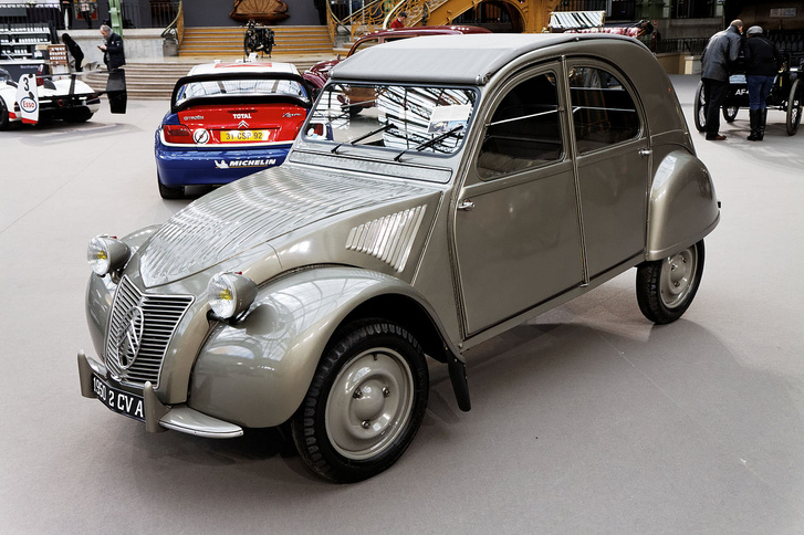 Mekkora a nyomatéka az első generációs Citroën 2CV-nek, vagyis Kacsának, amit egy 375 köbcentis motor hajtott?