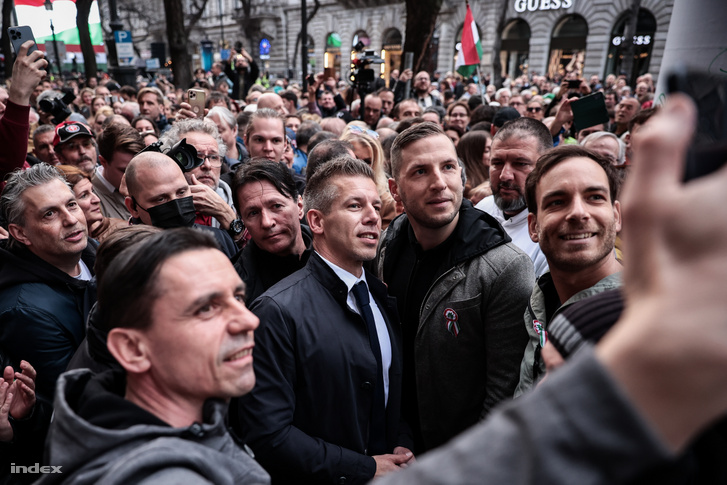 Magyar Péter az ellenzéki demonstráción
