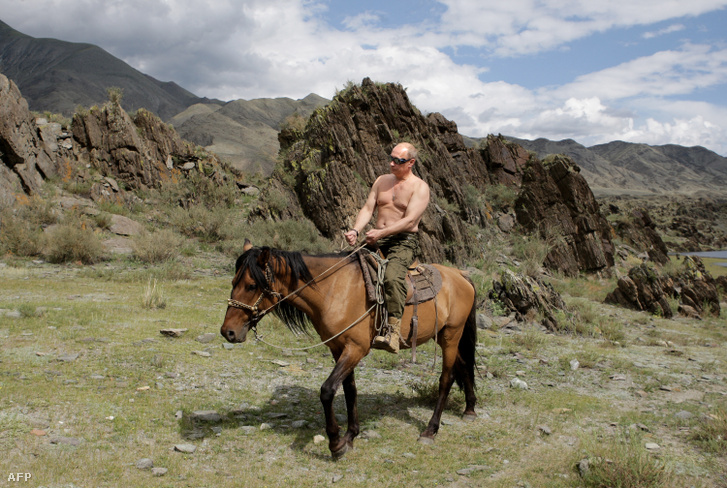 Vlagyimir Putyin lovagol 2009-ben