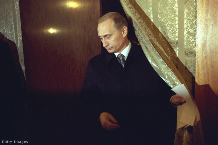 Vlagyimir Putyin szavaz 1999-ben