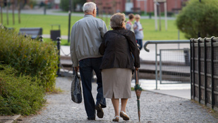 Itt a kormány új terve: fontos változás jön a nyugdíjaknál