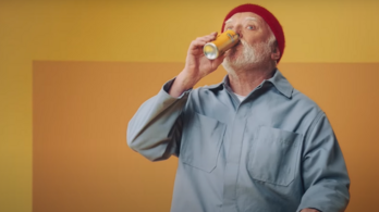 Hide the Pain Harold is felbukkan a holland ital, a Chocomelt új reklámjában