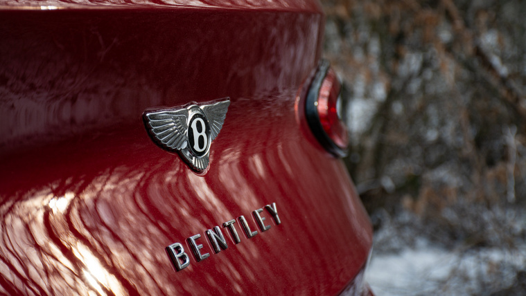 A Bentley odázza első villanyautóját, inkább a plug-in hibridekre fókuszál
