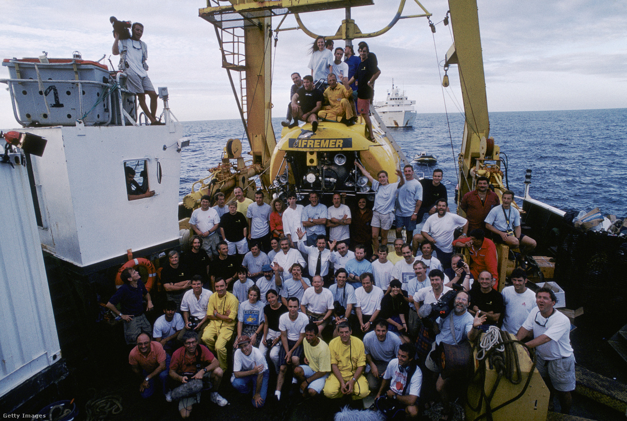 Atlanti-óceán, 1996. A Titanicot kutató expedíció tagjai és a Nautile tengeralattjáró