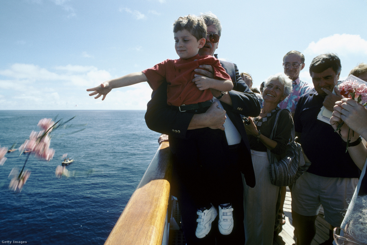 Atlanti-óceán, 1996. Résztvevők az óceánon tartott megemlékezésen