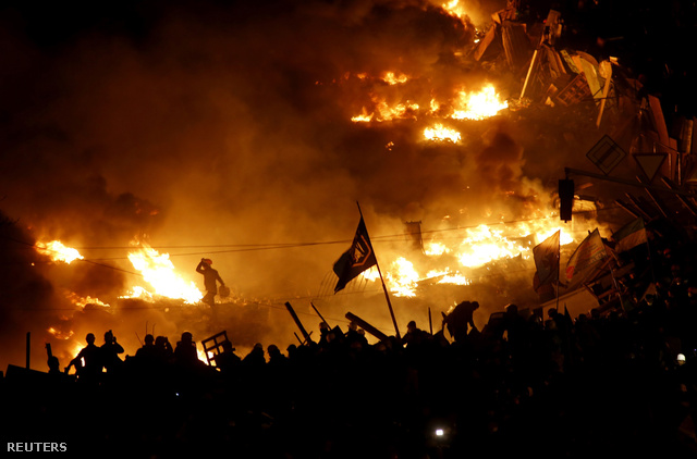 Kijevben tovább égtek a barikádok