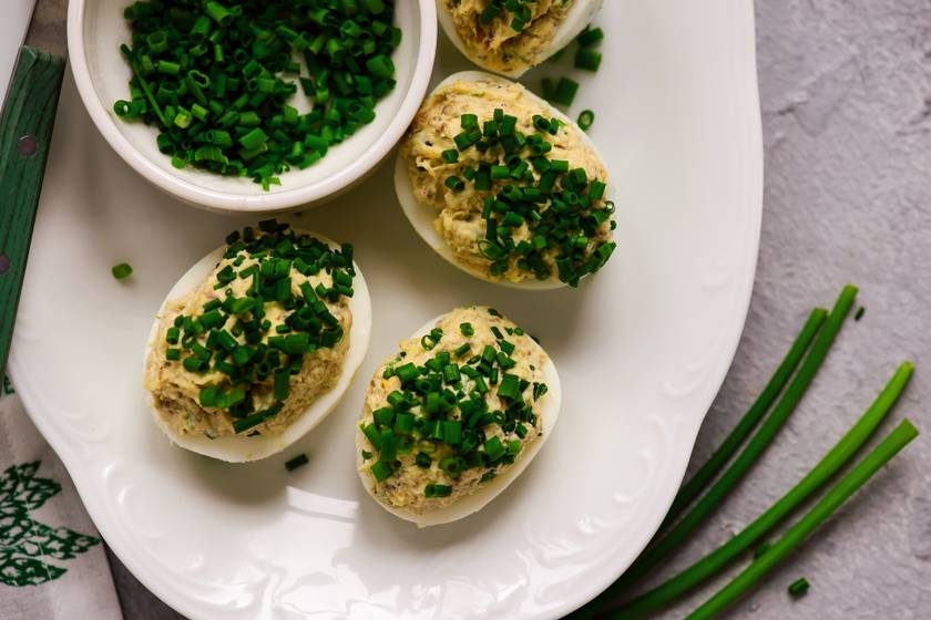 Majonézes krémsajttal töltött tojások: sonka mellé nem is kell finomabb