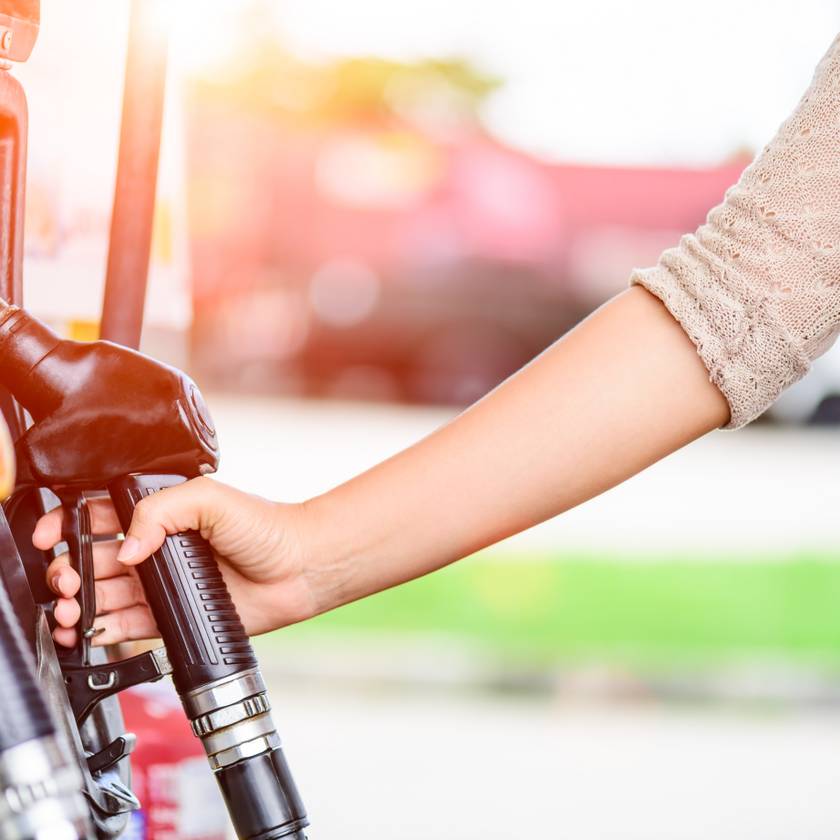 Rossz hírt kaptak az autósok: szerdától olyan drága lesz a benzin, amilyen még nem volt idén