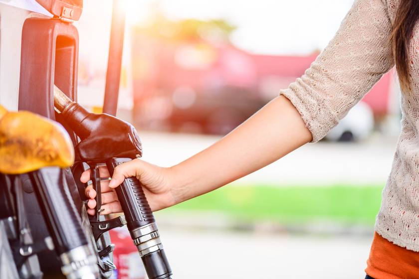 Rossz hírt kaptak az autósok: szerdától olyan drága lesz a benzin, amilyen még nem volt idén