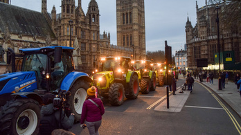 Feldühödtek a brit gazdák, traktorokkal vették be Londont
