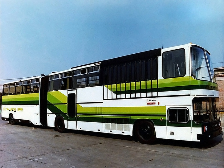 A harmadik Ikarus PALT busz a  695.02