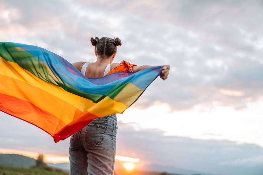 Tudod, hány színből áll az LMBTQ-zászló? Kvíz a szexuális kisebbségek szimbólumairól