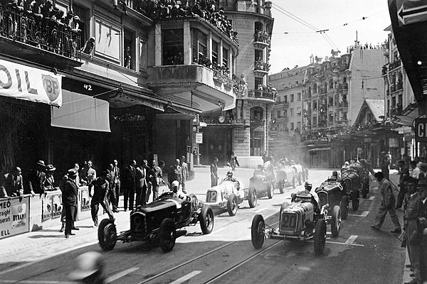 Az 1934-es első Montreux-i Nagydíjon Benoit Falchetto indult a Maseratival (20-as rajtszám)