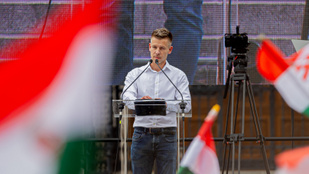 Magyar Péter több helyen is változást kért egy olyan riportban, ami a szombati tüntetésről szólt