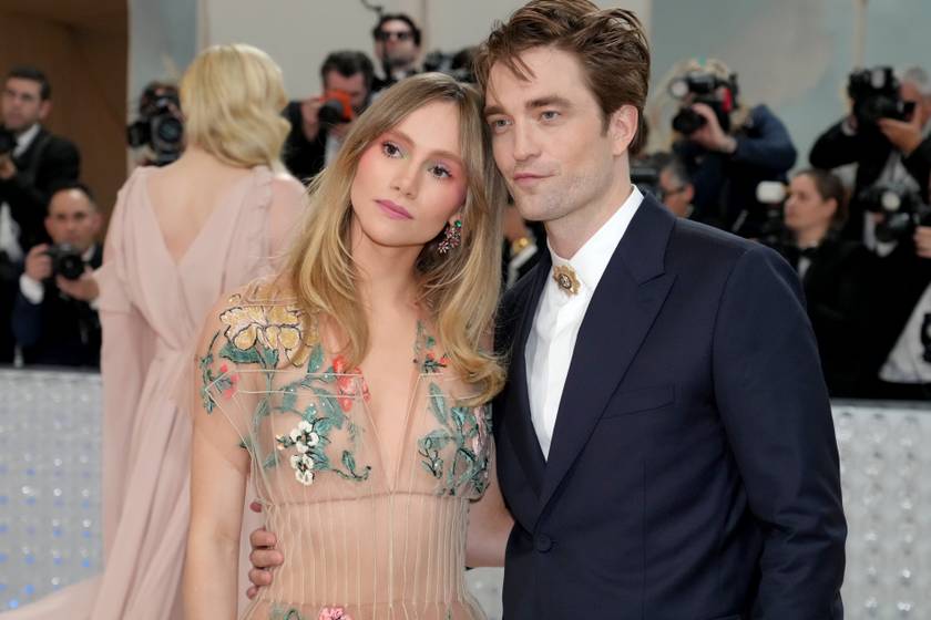 Robert Pattinson párja fehérneműben mutatta meg szülés utáni alakját: Suki pár héttel ezelőtt szült