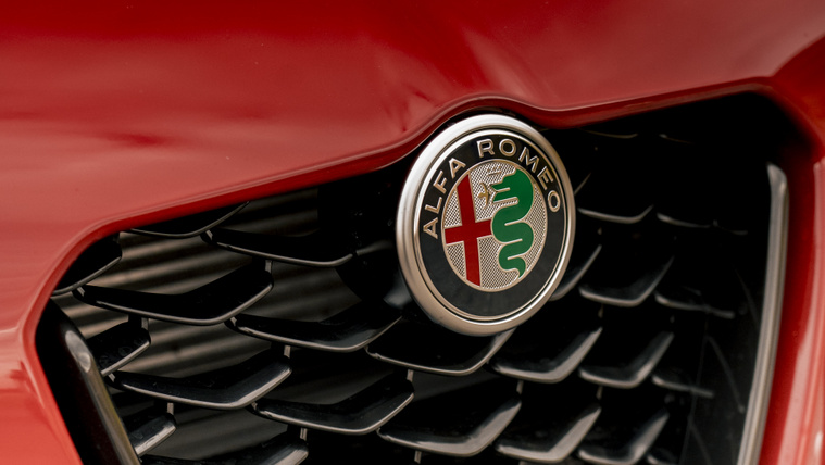 Elállt a szavunk: kiszivárgott a legújabb Alfa Romeo