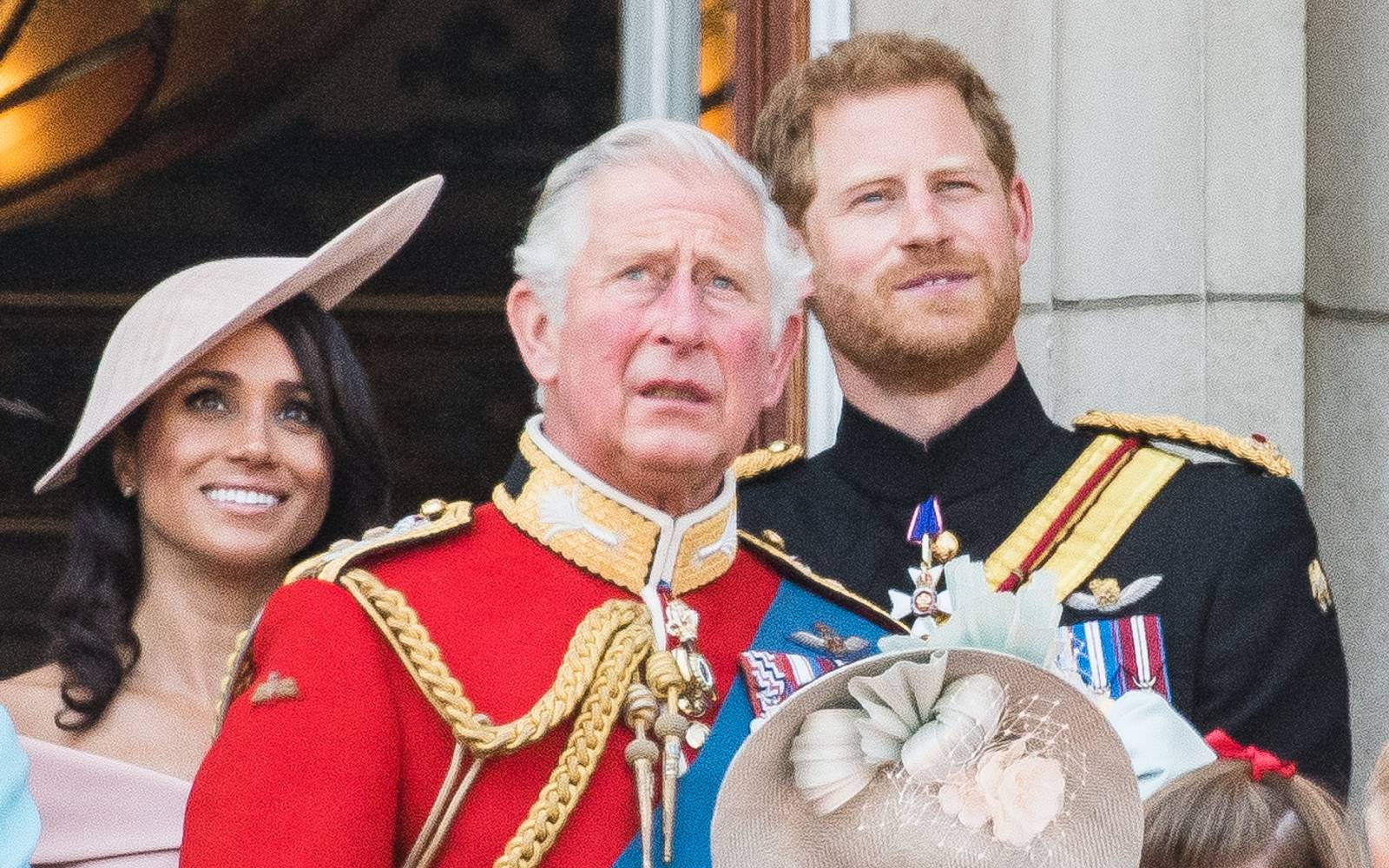 Károly király meghívás Harry herceg családja