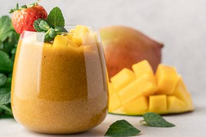 Krémes epres-mangós smoothie: turbózd fel a reggeledet