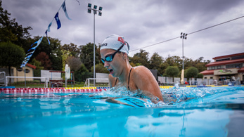 Jackl Vivien már olimpiai éremesélyes az úszósport legendás megmondóemberénél