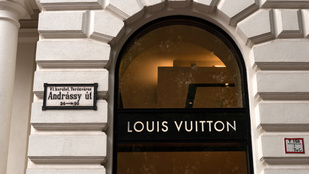 Kirabolták az Andrássy úti Louis Vuittont