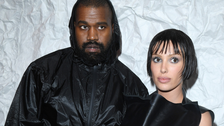 Kanye West leütött egy férfit, mert szexuálisan bántalmazta a feleségét