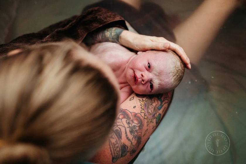 Elképesztő erejű fotók a születés csodájáról: 2024 díjnyertes szülésfotóit mutatjuk